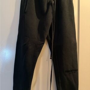 Fear of god ESSENTIALS sweats (bottom)